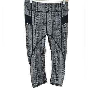 Athleta Black and White Print Capri Leggings Size Small